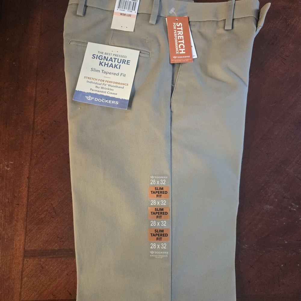 Dockers Men's Signature Khaki Slim Tapered Pants